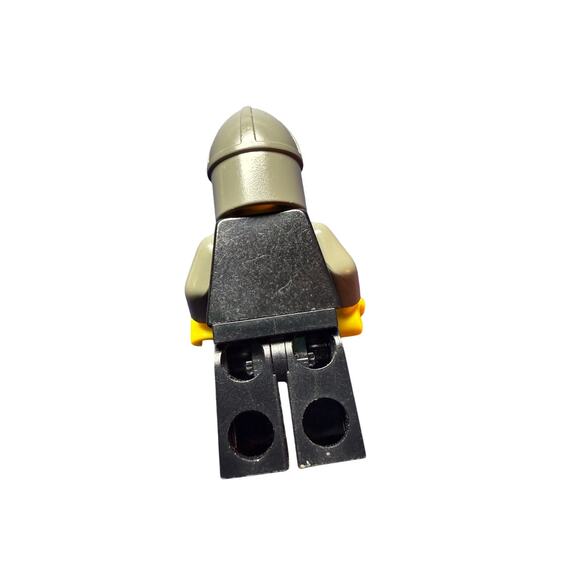 LEGO Castle Dragon Knights Minifigure Gray Kettle Helmet Classic Smiley - Picture 3 of 7